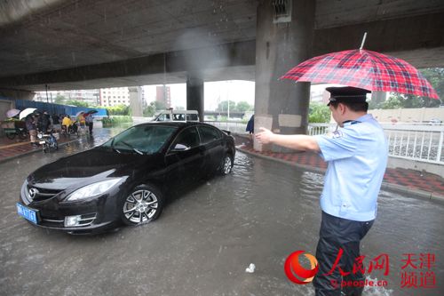 天津公安机关全力应对强降雨天气及时处置涉雨警情千余起