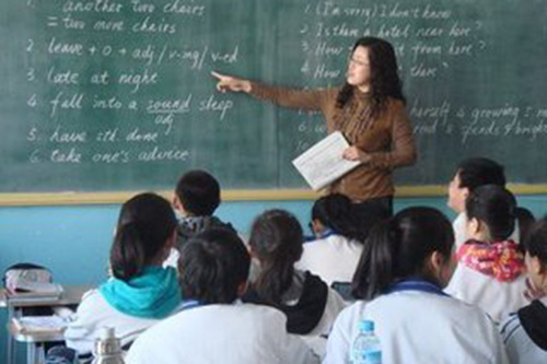 今年秋季学期,天津市将在和平区,南开区先行开展中小学教师资格定期