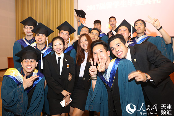 天津中德应用技术大学举行第二届留学生毕业典