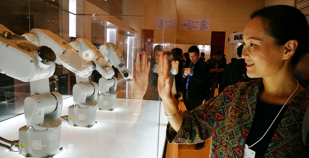 一款培養人機感情的機器人吸引了眾多參會代表體驗