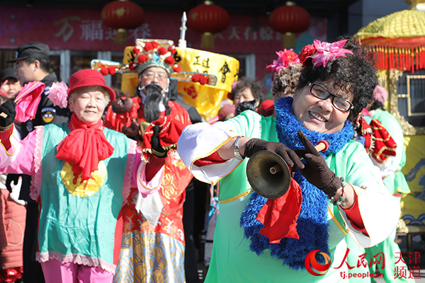 青莲高跷,地秧歌,汉沽飞镲四道民间花会一一亮相,展示了非遗民俗文化