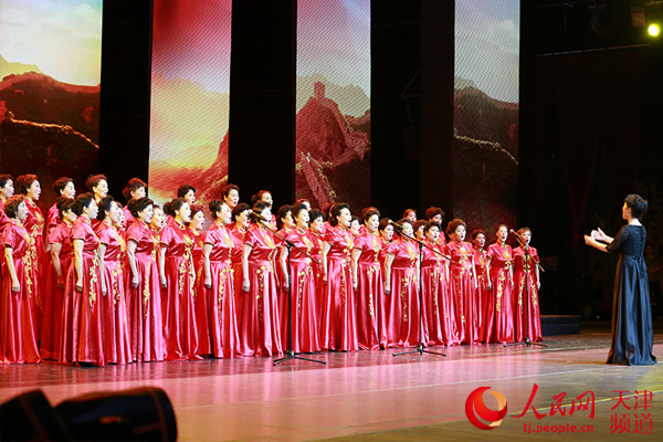 天津市各界妇女庆祝新中国成立70周年展演活动举行