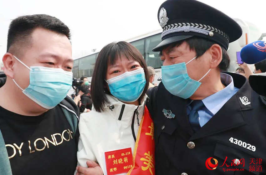 醫護人員與家人團聚。天津市武清區委宣傳部供圖