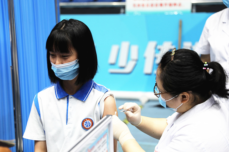宁河区启动12-17岁人群新冠疫苗接种工作。王志臣摄