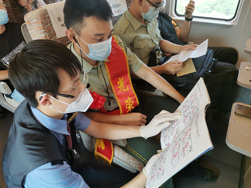 主動服務讓退伍老兵舒心返鄉。鐵路天津客運段供圖