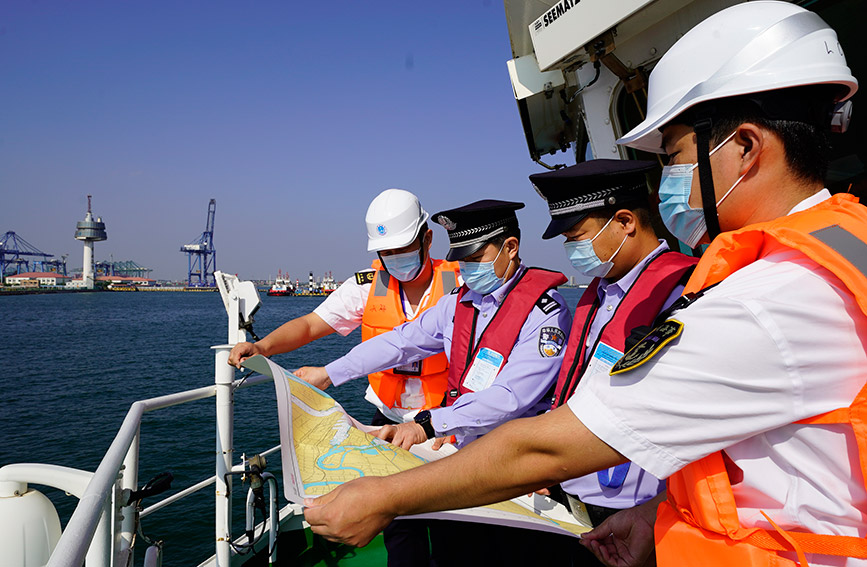 天津十余家涉海部门开展联合巡航。天津边检总站供图