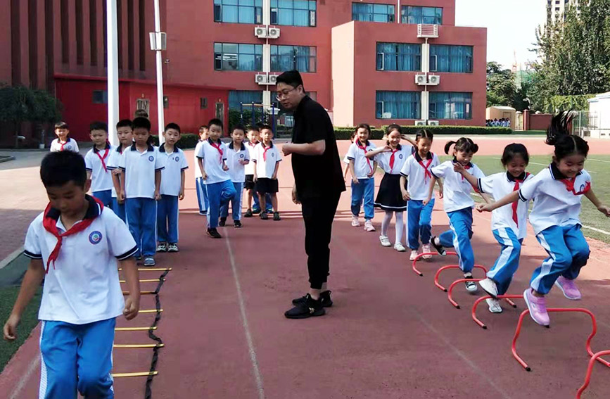 河北區第二實驗小學學生積極參與體育活動。天津市河北區委宣傳部供圖