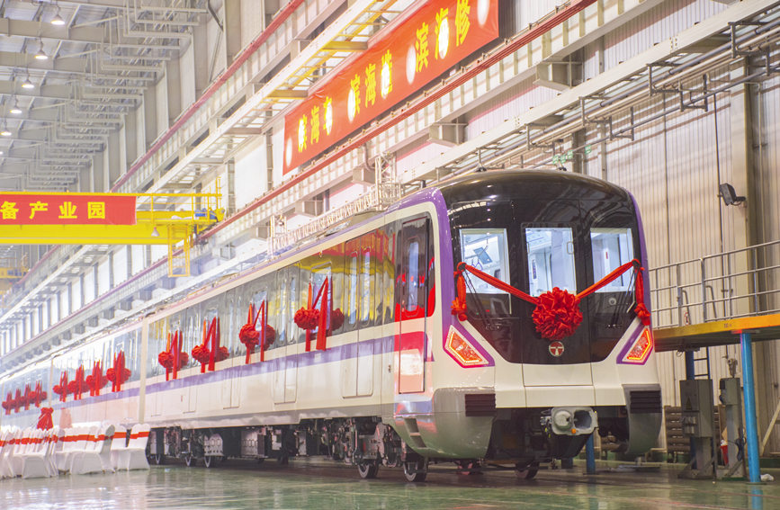 首列“天津造”无人驾驶地铁下线。天津港保税区供图