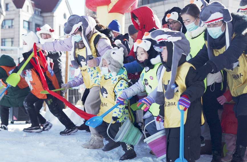 “迷你冬奧會”開賽。天津海昌極地海洋公園供圖