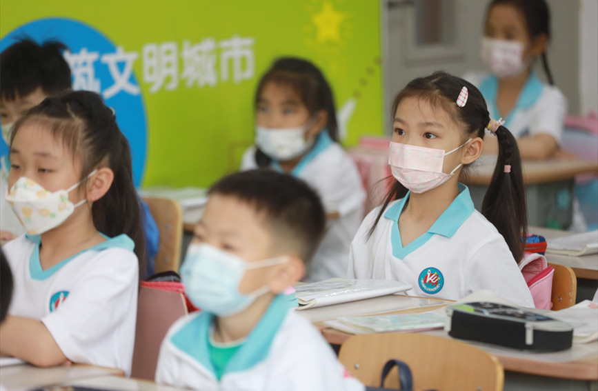 天津市中小幼全面恢復線下教學。王英浩攝