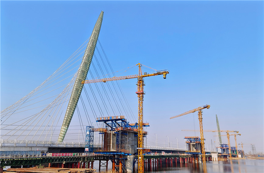 津靜市域(郊)鐵路首開段關鍵控制性工程——跨獨流減河大橋工程全貌。靜海融媒供圖