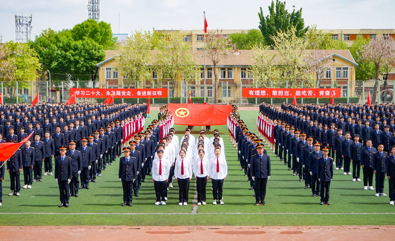 市級示范性入團儀式暨市級機關青年紀念五四運動104周年主題團日活動舉行。天津市委市級機關工委供圖