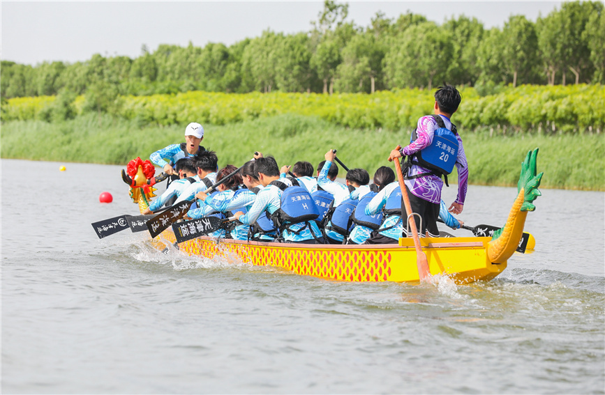 2023天津海河教育园区龙舟邀请赛举行。海河教育园区管委会供图