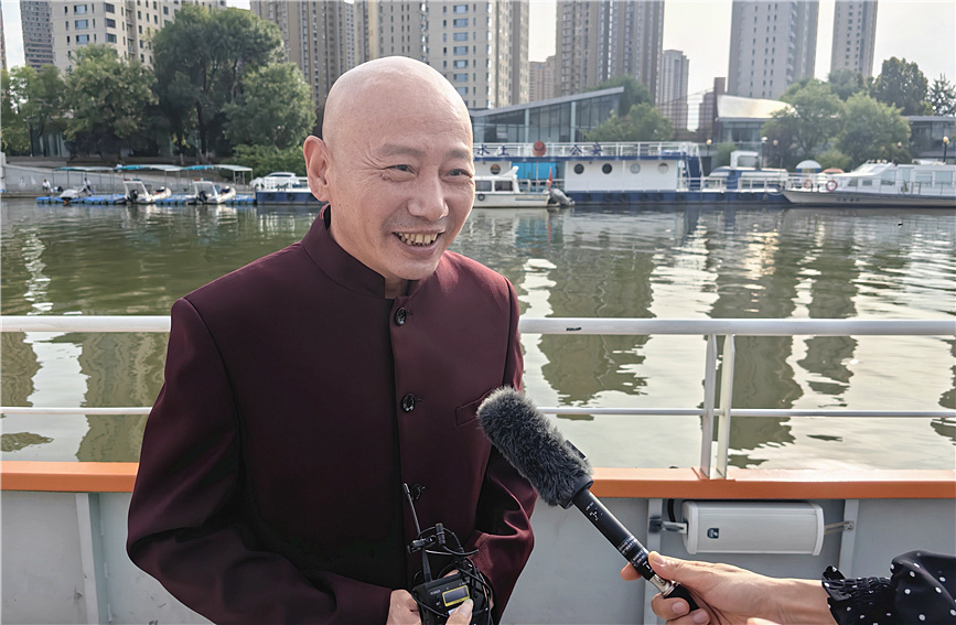 著名京劇藝術家孟廣祿接受採訪。人民網記者 李丹攝