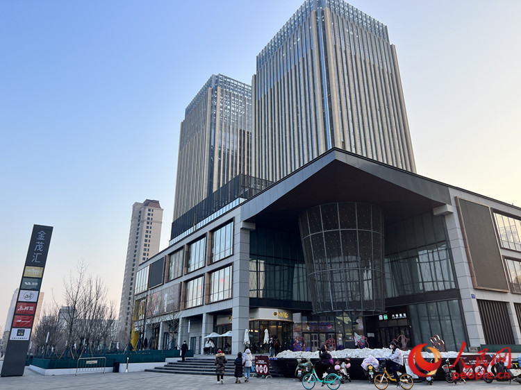 位於河東區的金茂匯購物中心，保留了天津第一熱電廠的工業元素。人民網記者 孫翼飛