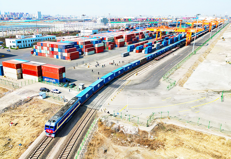 天津首發全列“鐵路快通”模式中歐班列。中國鐵路北京局供圖