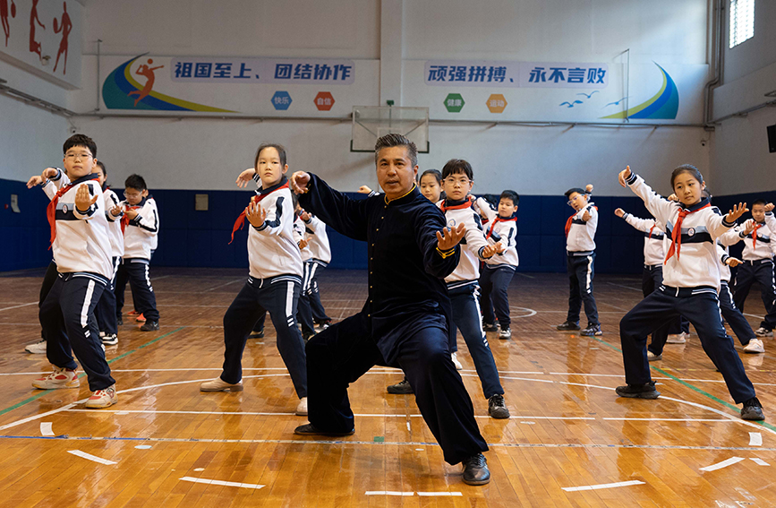 陈式太极拳代表性传承人王鸿霖带来精彩绝伦的现场表演。河西区文化馆供图