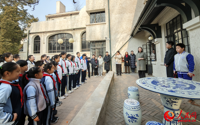 行走津门故地 感悟行进中国——大中小思政一体化“开学第一课”在润园开讲。人民网记者 孙一凡摄