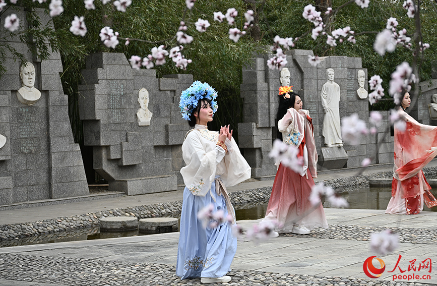 第34屆天津運河桃花文化商貿旅游節開幕。人民網記者 孫一凡攝