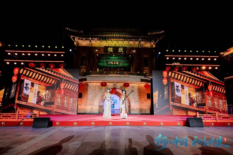 天津姑娘魏玉慧（右）和褚琪桂梓精彩演绎《九河谣》。主办方供图