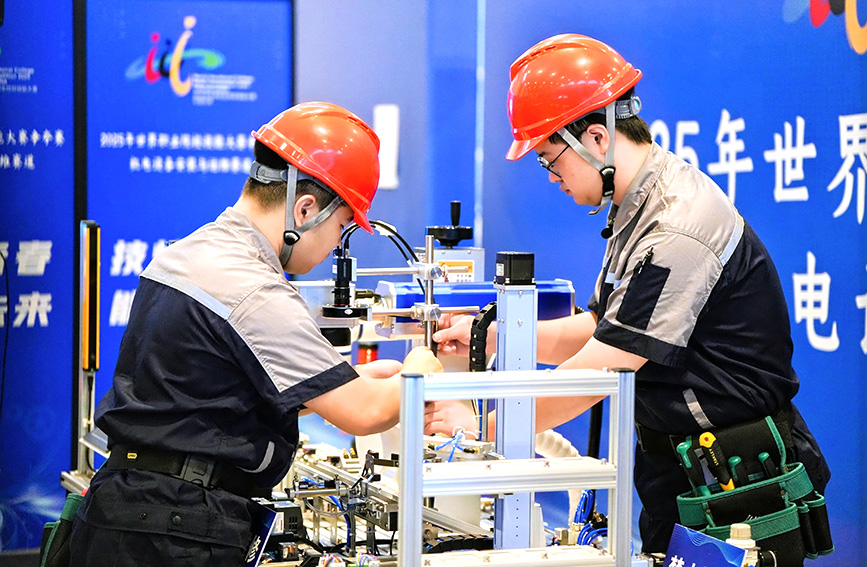 機電設備安裝與運維賽道（高職組）賽項比賽現場。天津機電職業技術學院供圖