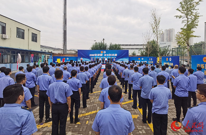 2025年“轨道上的京津冀”铁路职工技能竞赛（机车司机）天津赛区决赛在天津机务段举办。人民网记者 陶建摄