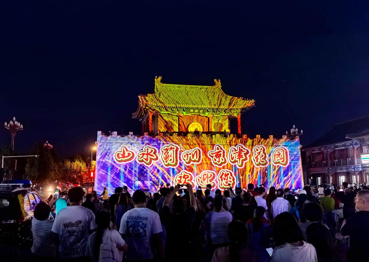 天津市蓟州区“鼓楼音乐汇”演出活动在鼓楼广场上演。蓟州区委宣传部供图