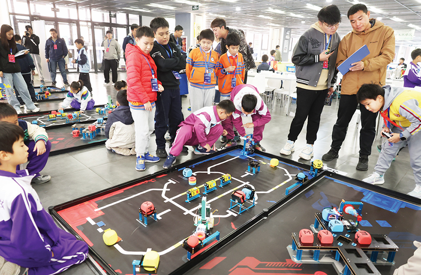 第二屆天津市青少年人工智能系列挑戰賽。姜寶成 攝