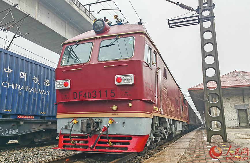 10月30日，“津旅時光號”從天津北站駛出。人民網記者 崔新耀攝