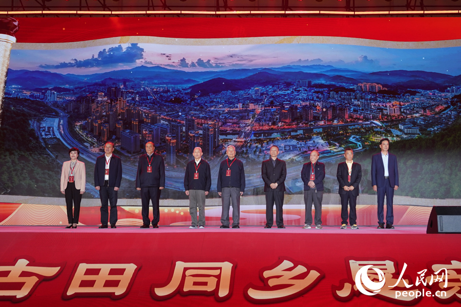 致敬环节。实习生 郑舒尘摄