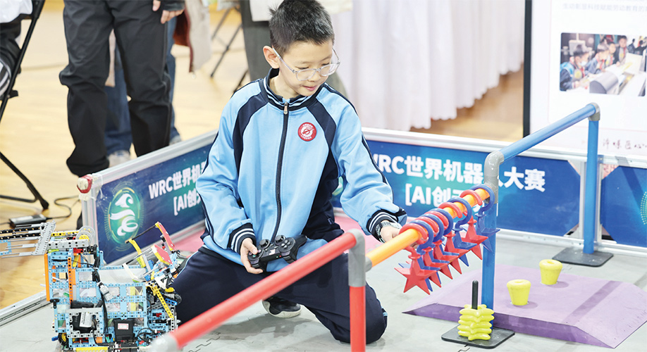 观摩活动现场。记者 刘欣 摄