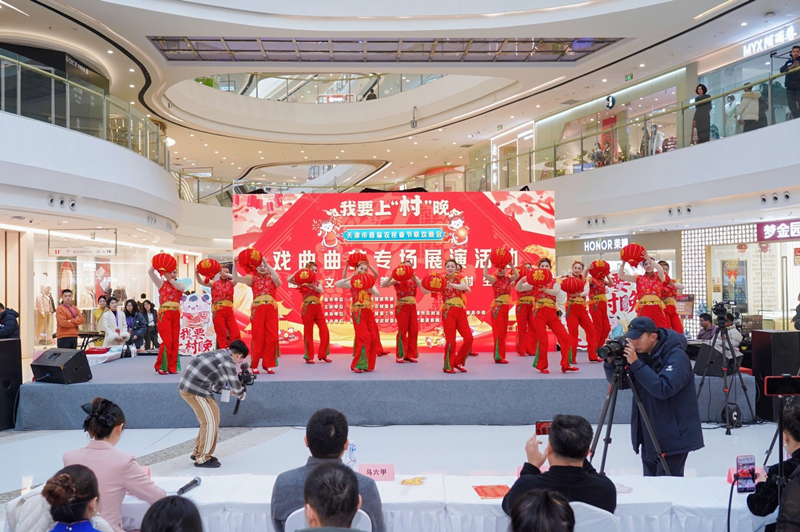“我要上村晚”2025年天津市乡村文化艺术展演戏曲曲艺专场开演。天津市农业农村委供图