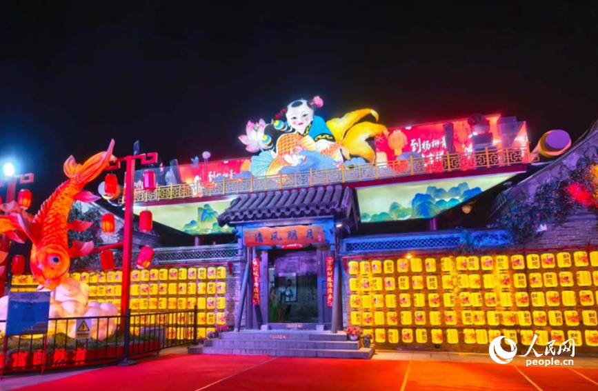 杨柳青古镇营造沉浸式视觉效果。人民网记者 许维娜摄