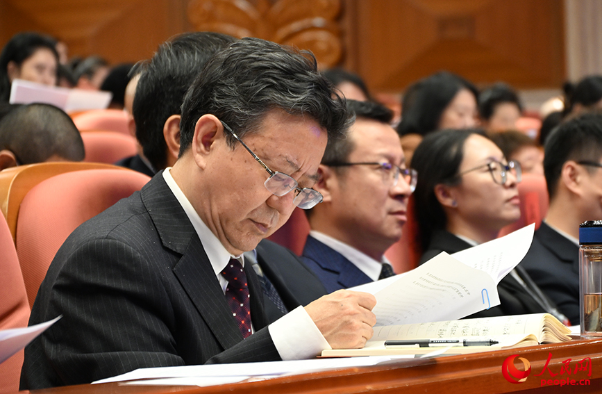 政协委员认真听会。人民网记者 孙一凡摄