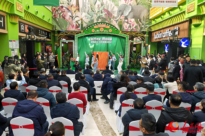 “逐光而至 嶼你相遇”光嶼城商業街區開業儀式舉行。人民網記者 孫一凡攝