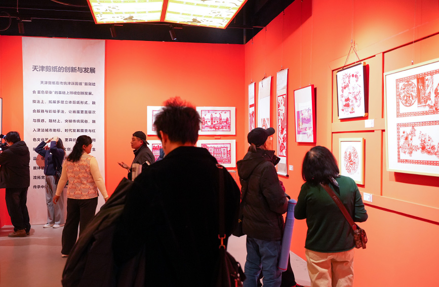 參觀展覽的游客絡繹不絕。活動方供圖