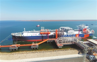 “米奧”輪靠泊南港輕烴碼頭液化烴泊位。 照片由天津海關提供