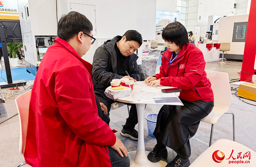 3月18日，天津工博会现场签约。人民网记者 陶建摄