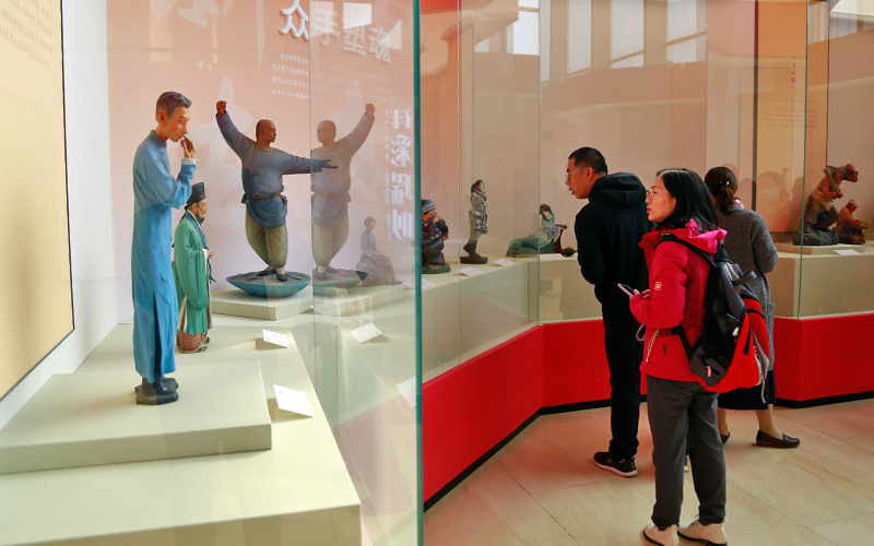 当杨柳青年画遇上泥人张，这场津味儿非遗展太“哏”了