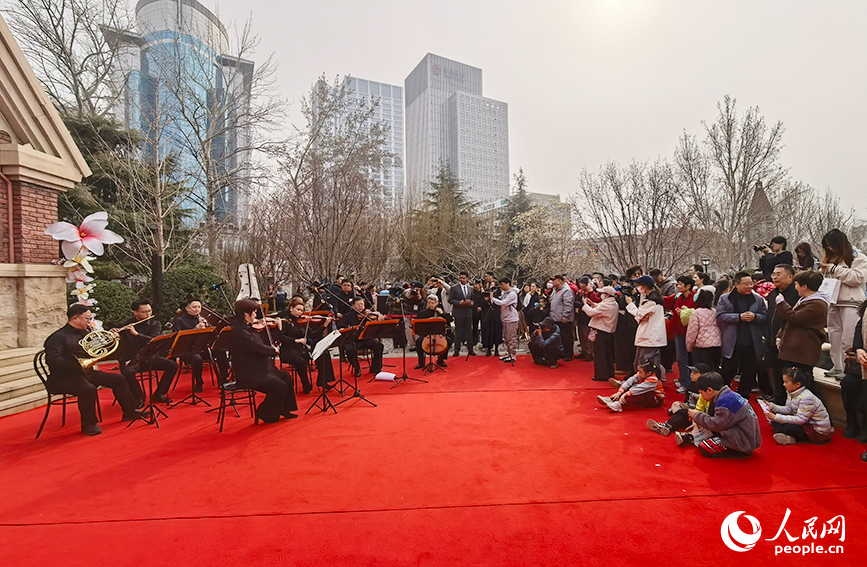 天津市河西區“異彩繁春﹒又見玉蘭花開”主題系列活動為市民帶來一場家門口的“春日盛宴”。人民網記者 陶建攝