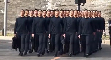 鏗鏘有力，整齊劃一！這就是中國軍人