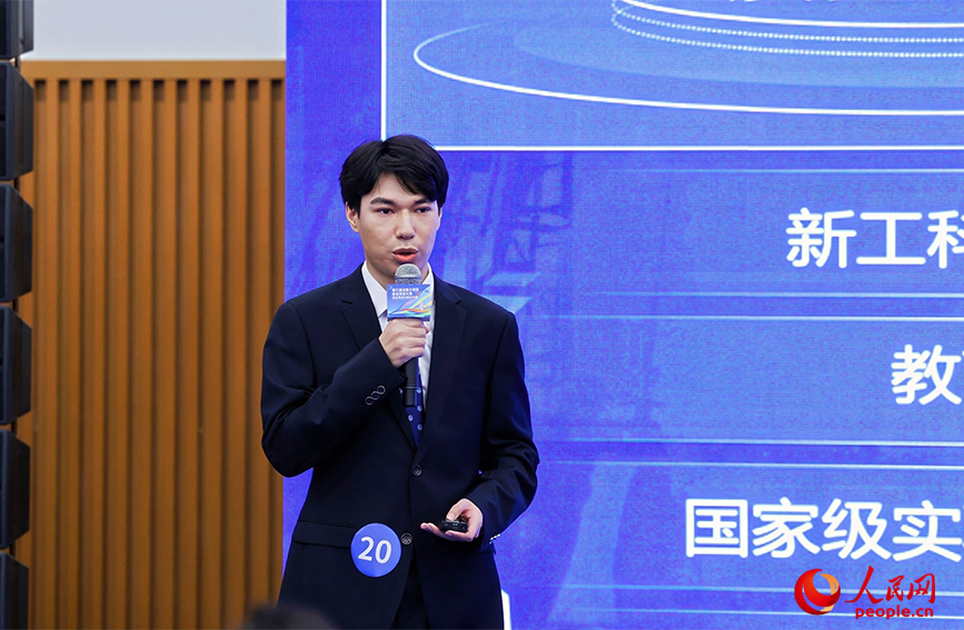 麥麥提圖爾蓀·阿卜杜熱伊木比賽現場。人民網記者 郭維瑾攝