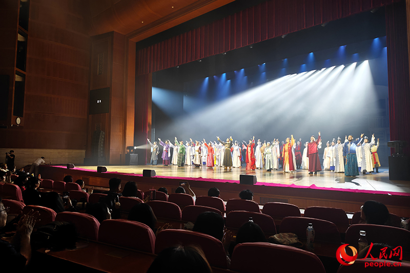 音樂劇《天地運河情之千裡丹青》在天津大禮堂上演。人民網記者 孫一凡攝