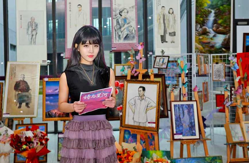 本次展览指导教师李欣发言。受访方供图