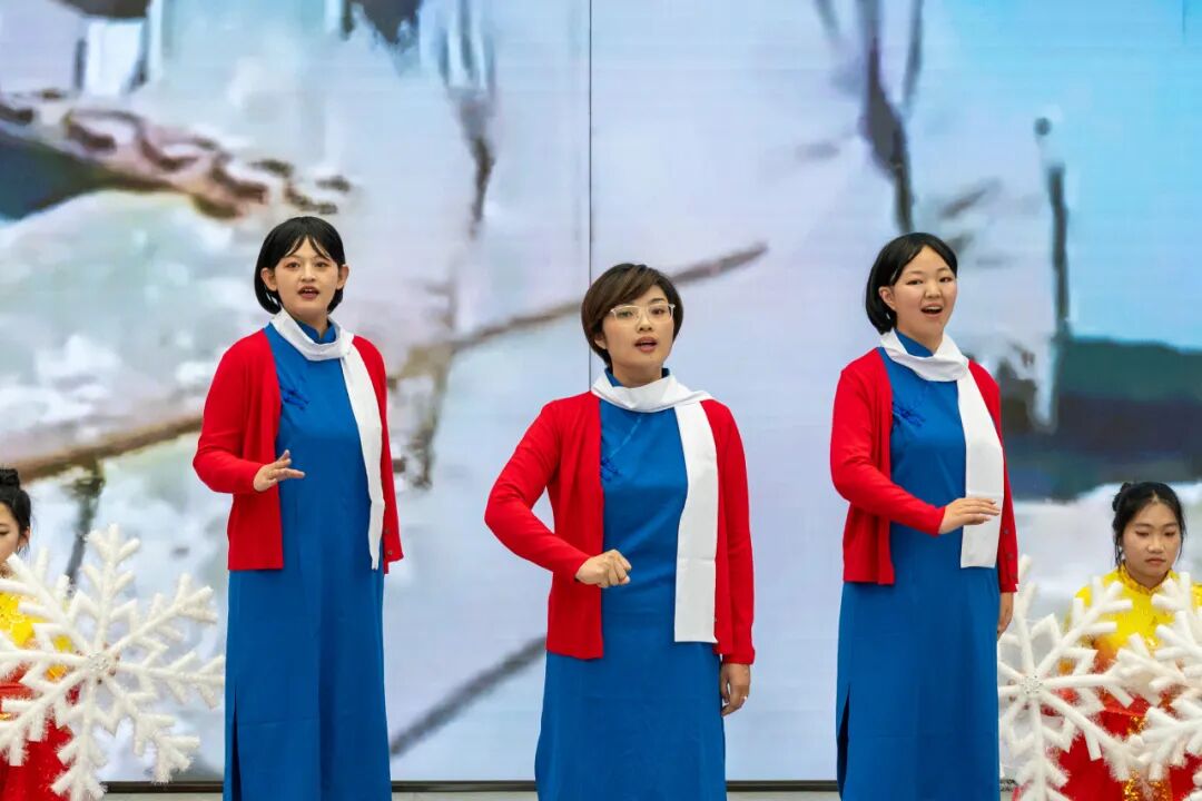 “音乐里的思政课”演唱现场。天津滨海汽车工程职业学院供图