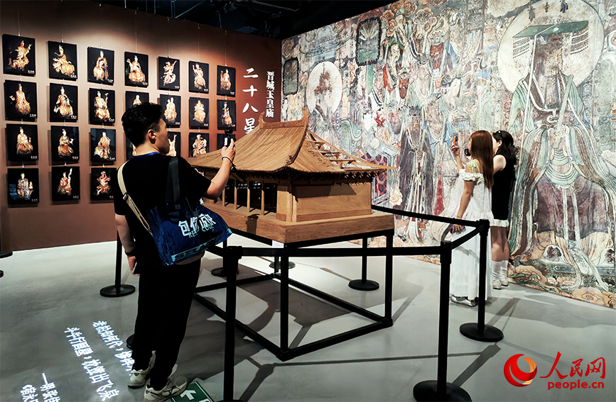“五千年文明看山西”文化巡展天津站展览现场。人民网记者 郭维瑾摄