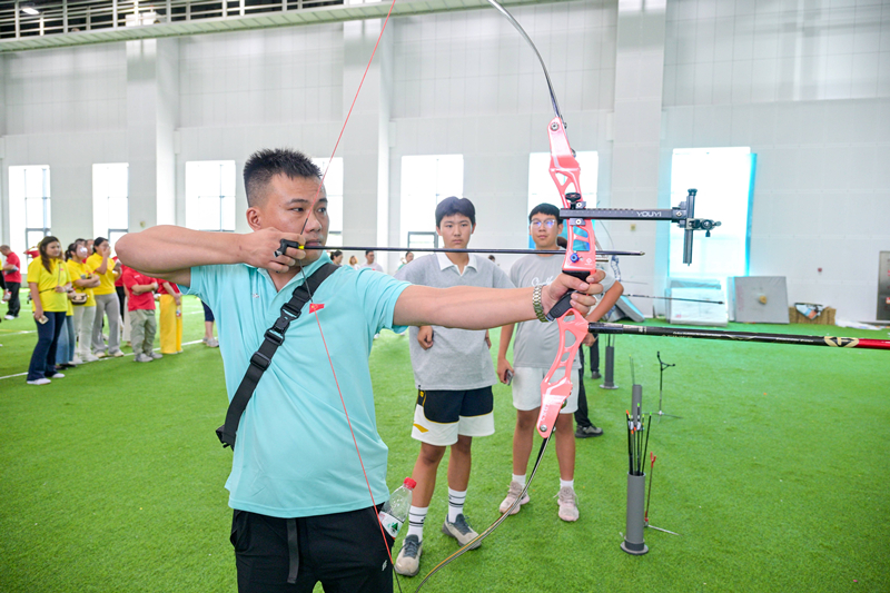 體彩一線銷售人員走入排球和射箭訓練基地。天津體彩供圖