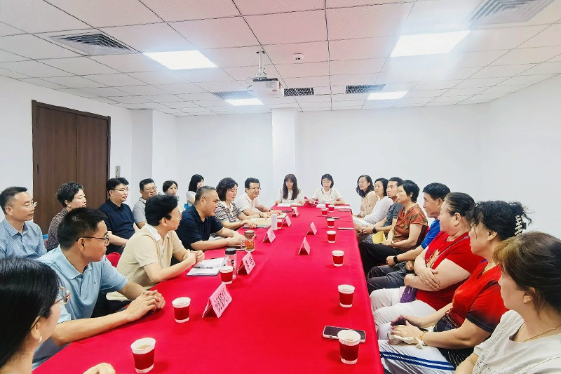 红桥区教育局走进西沽街道龙禧园社区，举办社区家长会。红桥区教育局供图
