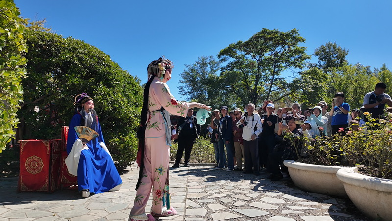 人民公園戲曲街角“十一”系列活動啟幕。河西區委宣傳部供圖