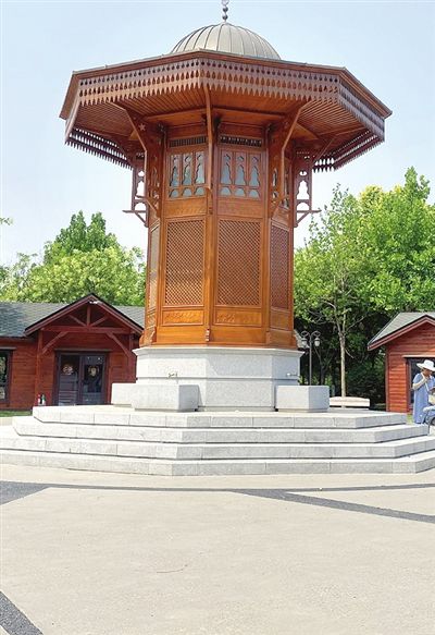 　南翠屏公园内的萨拉热窝饮水亭。